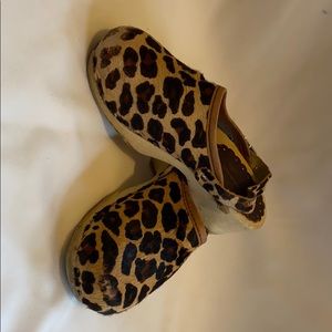 Hanna Andersson cheetah print clogs girls 31 1